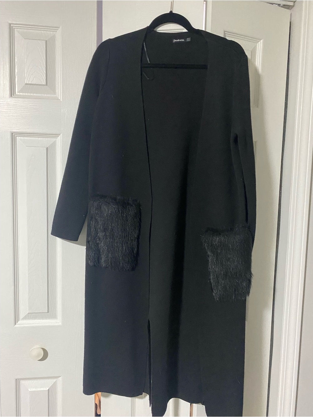 stradivarius Black Long Open-Front Cardigan with Faux Fur Pockets
